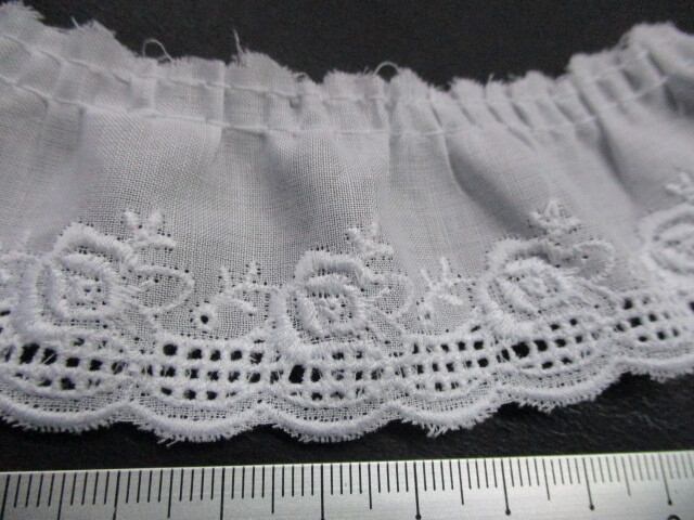 画像: 幅約4.3ｃ　可愛いバラ柄のフリル　シロ　2.5M