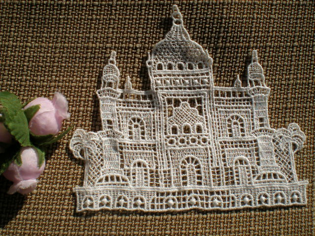 画像: アンテイーク調のとても繊細なキャッスル柄の綿ケミカルモチーフ