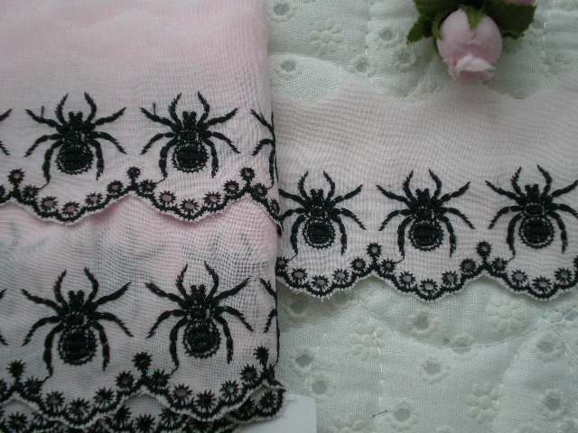 画像1: 幅約5.2c　淡いピンク地にクロの綿のちょっとゴスロリ！？　スパイダー柄　1.5M