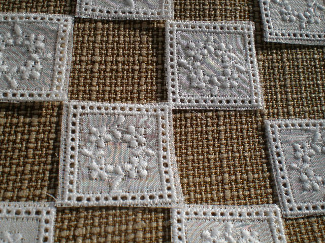 画像: シロのとてもお洒落なパッチワークの綿チーフレース　１６枚