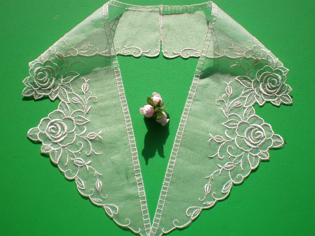 画像: 薔薇柄のテーラー衿　オフシロのエレガントなオーガンジの襟レース