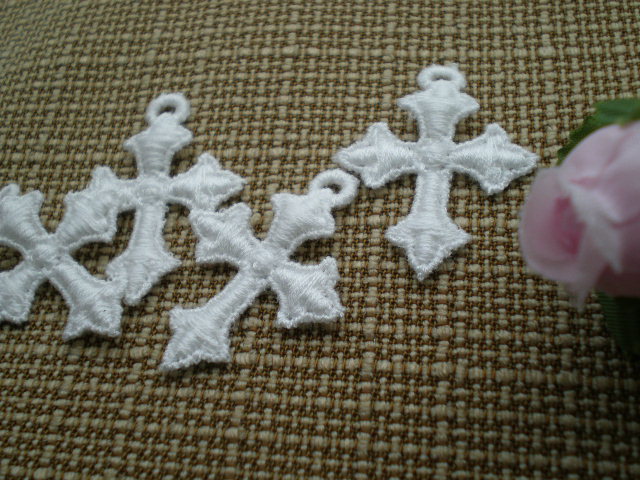 画像: 綿ケミカルの繊細な十字架柄のモチーフ　3枚入り　◎