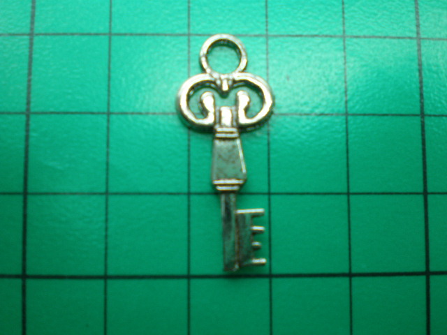 画像: 人気のチャーム　アンテイーク調なキー（鍵）　１個