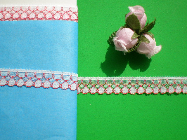画像1: 幅1.3ｃ　シロ地にアカの可愛い花柄のプチラッセルレース　15M