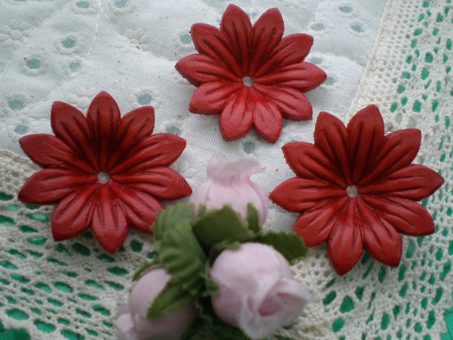画像1: 約4ｃ　日本製　アカ色のヌメ皮　花柄モチーフ　3個入り