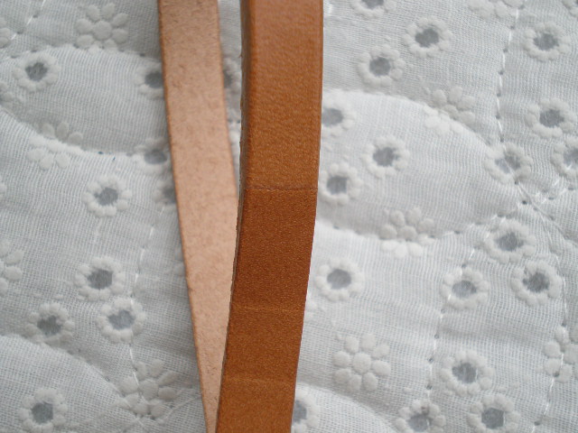 画像: 幅約1Ｃ　日本製　ベージュ色のヌメ皮　1M