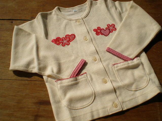 画像1: 綿の生成りのニットの子供服　サイズ１１０